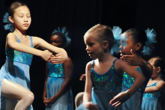 kids doing ballet
