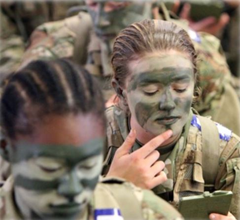 soliders putting camo paint on their face