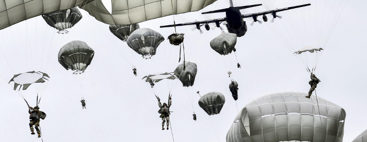 Army parachutists